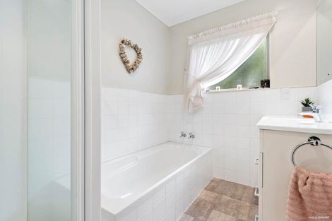 Photo of property in 27a Sandspit Road, Waiuku, 2123