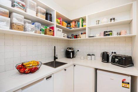 Photo of property in 48 Memorial Drive, Hokowhitu, Palmerston North, 4410