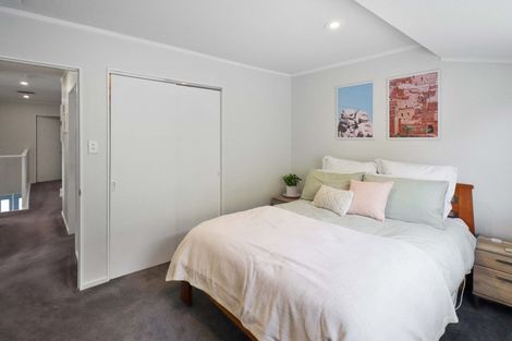 Photo of property in 6 Meadowcroft Grove, Johnsonville, Wellington, 6037