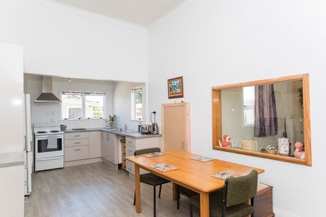 Photo of property in 33 Carnarvon Street, Gisborne, 4010