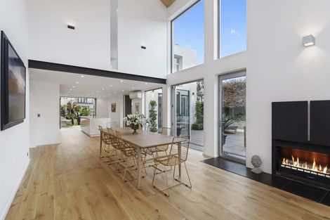 Photo of property in 100 Glandovey Road, Fendalton, Christchurch, 8052