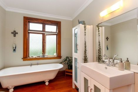 Photo of property in 5 Holsworthy Road, Lower Vogeltown, New Plymouth, 4310