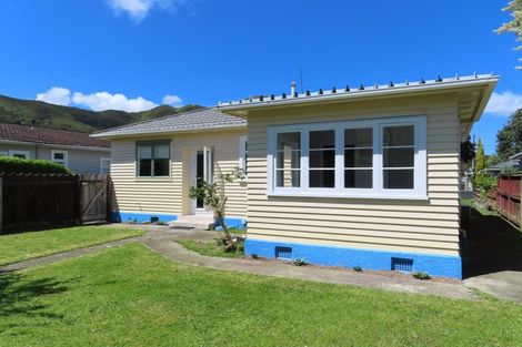 Photo of property in 17 Saint Ronans Avenue, Waterloo, Lower Hutt, 5011