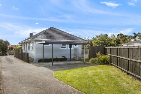 Photo of property in 27 Roby Street, Te Atatu Peninsula, Auckland, 0610