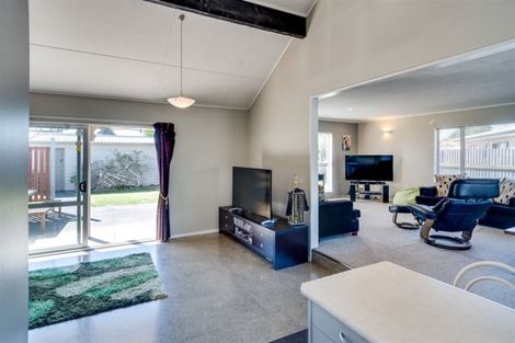 Photo of property in 16 Townshend Crescent, Greenmeadows, Napier, 4112