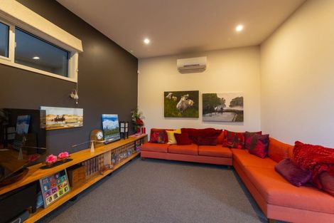 Photo of property in 72 Pahiatua Street, Hokowhitu, Palmerston North, 4410