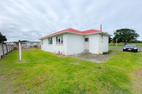 Photo of property in 19 Carson Street, Castlecliff, Whanganui, 4501