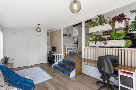 Photo of property in 36 Elliston Crescent, Stanmore Bay, Whangaparaoa, 0932