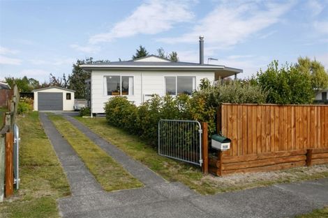 Photo of property in 104 Richmond Avenue, Richmond Heights, Taupo, 3330