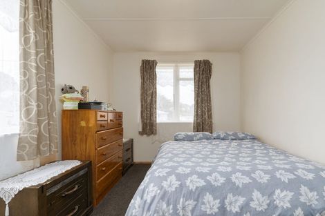 Photo of property in 35 Cornwall Crescent, Cannons Creek, Porirua, 5024