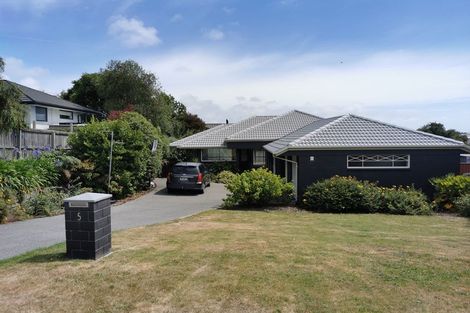 Photo of property in 5 Gilders Grove, Heathcote Valley, Christchurch, 8022