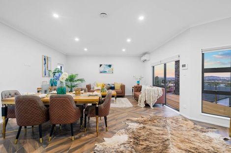 Photo of property in 4223b Great North Road, Glendene, Auckland, 0602