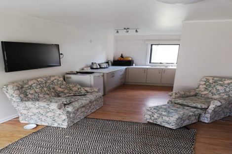 Photo of property in 11 Gilbass Avenue, Hamilton Lake, Hamilton, 3204