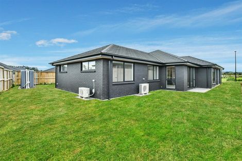 Photo of property in 5 Kenehi Road, Karaka, 2124
