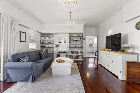 Photo of property in 276c Wairau Road, Glenfield, Auckland, 0627