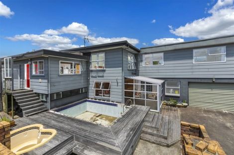 Photo of property in 3 Hillary Heights Avenue, Glendene, Auckland, 0602