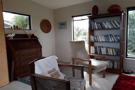 Photo of property in 137 Wellington Road, Paekakariki, 5034