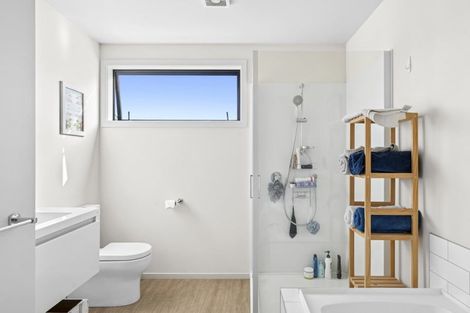 Photo of property in 5 Mount Creighton Crescent, Wanaka, 9305