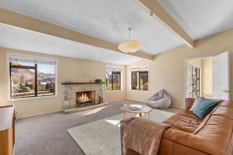 Photo of property in 261 Beacon Point Road, Wanaka, 9305