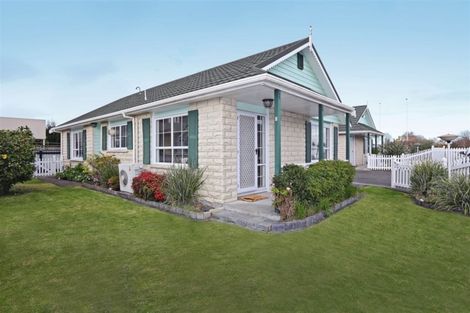 Photo of property in 4/21 Havelock Road, Havelock North, 4130