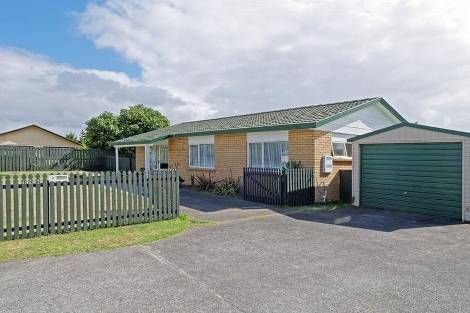Photo of property in 11a Bill Phillip Place, Clendon Park, Auckland, 2103