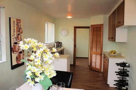 Photo of property in 1/20 Theban Place, Totara Vale, Auckland, 0629