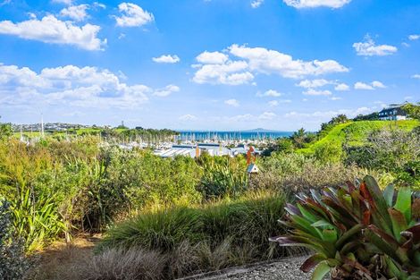 Photo of property in 21 Laguna Place, Matakatia, Whangaparaoa, 0930