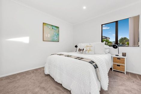 Photo of property in 97 Mt Lebanon Crescent, The Gardens, Auckland, 2105