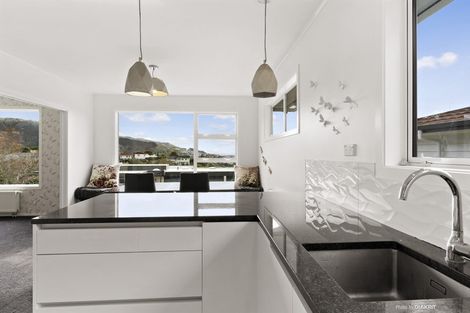 Photo of property in 49 Sunrise Boulevard, Tawa, Wellington, 5028