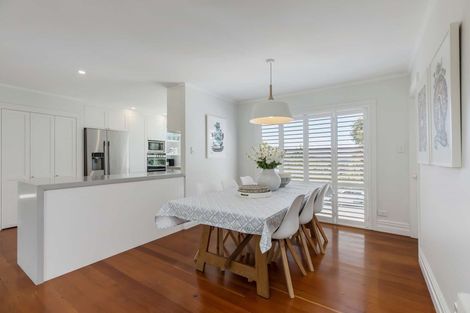 Photo of property in 207 Woodlands Park Road, Titirangi, Auckland, 0604