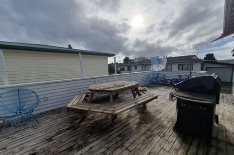 Photo of property in 2 Wattle Street, New Lynn, Auckland, 0600