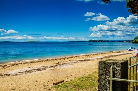 Photo of property in 30 Oxford Terrace, Coromandel, 3506