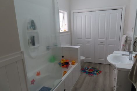 Photo of property in 43 Saint Ronans Avenue, Waterloo, Lower Hutt, 5011