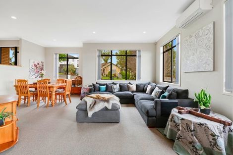 Photo of property in 4 Kingtide Place, Red Beach, 0932