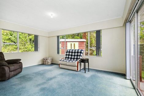 Photo of property in 4 Saint Hildas Glade, Tawa, Wellington, 5028