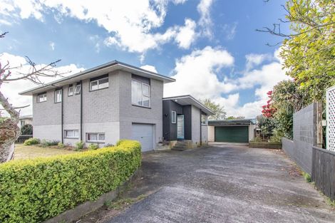 Photo of property in 6 Kowhai Street, Inglewood, 4330