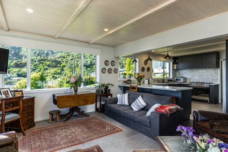 Photo of property in 3 Russell Street, Picton, 7220