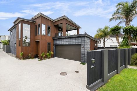 Photo of property in 136 East Coast Road, Forrest Hill, Auckland, 0620