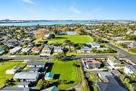 Photo of property in 22 Woodward Avenue, Mangere Bridge, Auckland, 2022