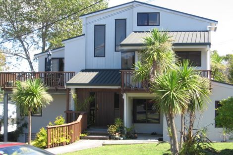 Photo of property in 2/26 Gulf Road, Murrays Bay, Auckland, 0630