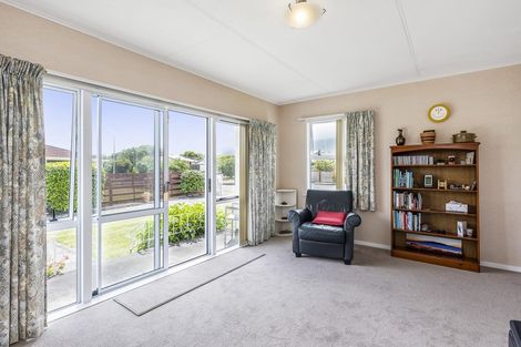 Photo of property in 20 Matai Street, Waikanae, 5036