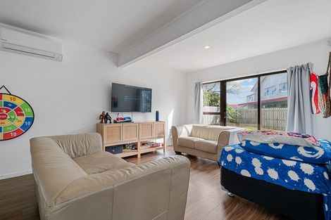 Photo of property in 12/19a Gray Avenue, Mangere East, Auckland, 2024