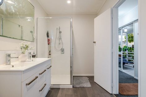 Photo of property in 86 Wikiriwhi Crescent, Awapuni, Palmerston North, 4412