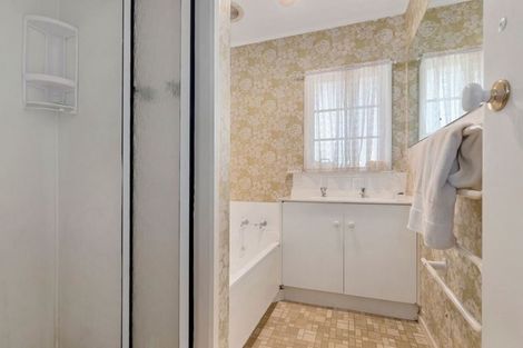 Photo of property in 71 Glencoe Road, Browns Bay, Auckland, 0630