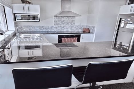 Photo of property in 4/30 Matthews Road, Clover Park, Auckland, 2019