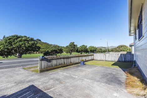 Photo of property in 110 Main Road, Titahi Bay, Porirua, 5022