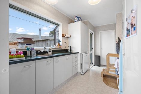 Photo of property in 105 Hillcrest Drive, Kelvin Grove, Palmerston North, 4414