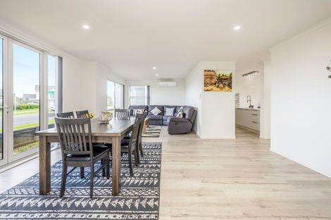 Photo of property in 14 Kauri Heart Avenue, Takanini, 2112