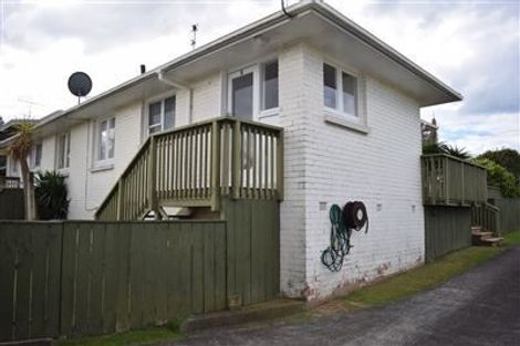 Photo of property in 2/40 Pupuke Road, Takapuna, Auckland, 0622