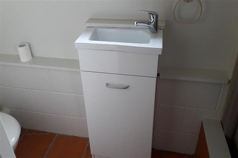 Photo of property in 19 Chivalry Road, Glenfield, Auckland, 0629